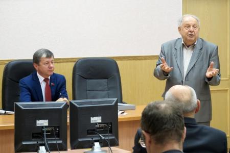 Д.Г. Новиков в ходе поездки в Амурскую область провел встречи во ВНИИ сои и региональном научном центре РАН