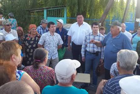 Волгоградская область. Депутат-коммунист Евгений Шаманаев провел встречу с жителями села Червлёное