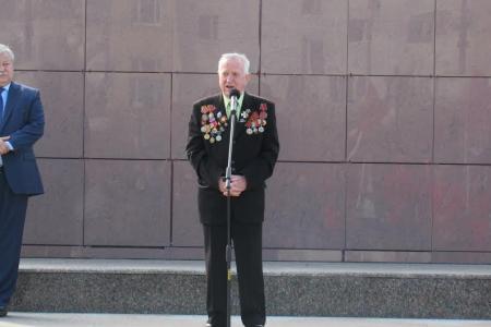 Ямало-Ненецкий АО. В Новом Уренгое на Площади Памяти при поддержке КПРФ установили самолет СУ-24