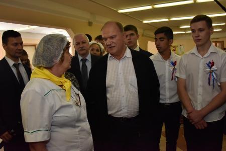 Г.А. Зюганов: «Главная задача школы – подготовить гражданина и патриота». В День знаний лидер КПРФ посетил московскую школу №760