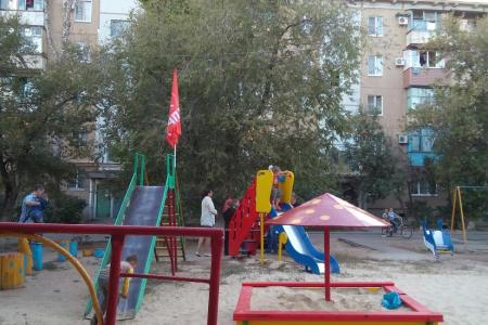 Волгоградская область. Депутаты-коммунисты продолжают радовать юных волжан
