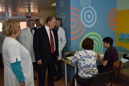 Москва. Г.А. Зюганов посетил НИИ Детской онкологии и гематологии РОНЦ им. Н.Н. Блохина РАМН 