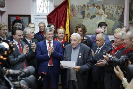 «Наша Родина – СССР». Д.Г. Новиков открыл в Москве выставку картин социалистического реализма