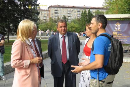Анатолий Локоть и Ренат Сулейманов приняли участие в молодежном фестивале «Лови лето»