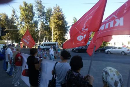 В Краснодаре продолжается агитационная кампания в поддержку Сергея Обухова - народного депутата! Нам другого не надо!