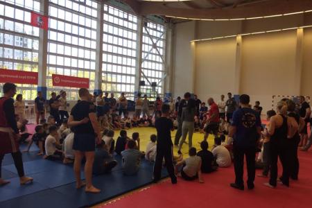 В тренировке спортклуба КПРФ и Джеффа Монсона приняли участие 150 детей
