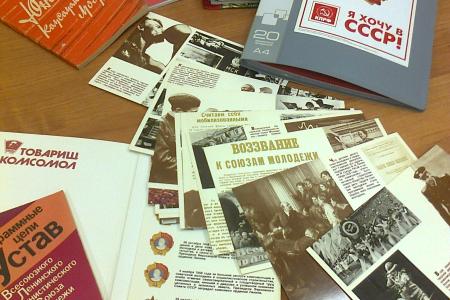 Воронеж. Коммунисты подготовили тематическую выставку ко Дню Комсомола