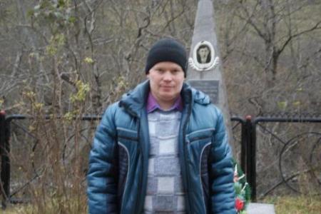 Активисты КПРФ КЧР навели порядок у памятника герою-комсомольцу Диме Юрченко