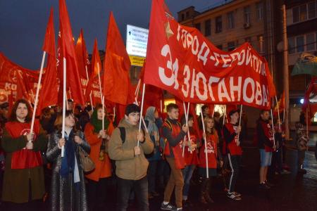 «Памяти советских патриотов верны!» В Москве прошли митинг и шествие, посвященные трагическим событиям сентября-октября 1993 года