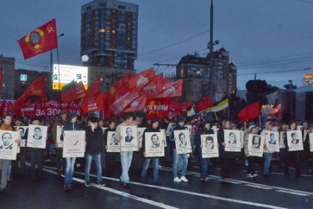 «Памяти советских патриотов верны!» В Москве прошли митинг и шествие, посвященные трагическим событиям сентября-октября 1993 года