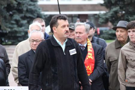 Сегодня актуально красное! Состоялась акция брянских коммунистов в память о погибших защитниках Верховного Совета 