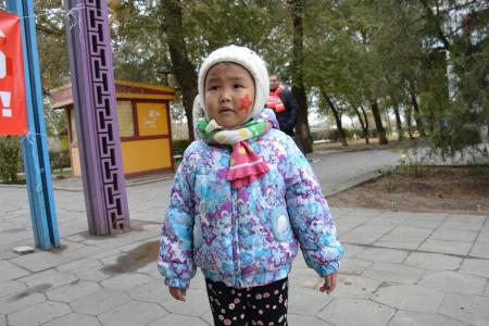 Не померкнет слава комсомола! Праздничный флешмоб в центре столицы Калмыкии
