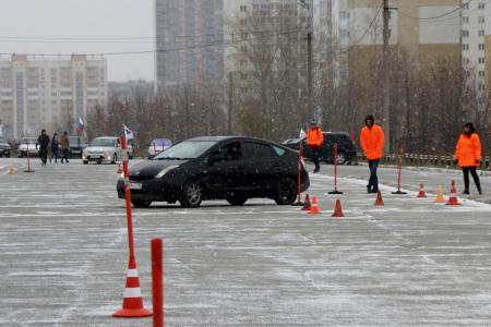 Челябинские комсомольцы отметили свой праздник с автомобилистами