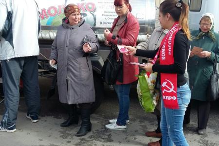 Липецкие комсомольцы поздравили ветеранов с днем пожилого человека