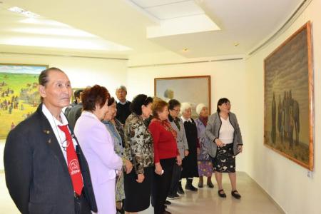 Республика Калмыкия. На персональной выставке художника-коммуниста