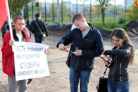 Самарские комсомольцы провели акцию протеста против повышения стоимости проезда в общественном транспорте