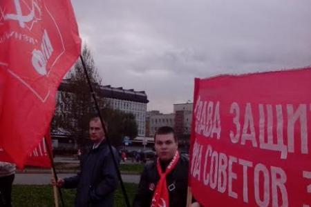 Пермские коммунисты провели пикет в память защитнтков Белого дома