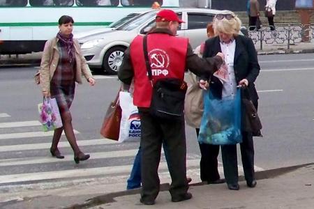 В Орловской области прошли пикеты, посвящённые 23-й годовщине расстрела Верховного Совета