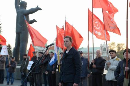 «Преступление без срока давности». Жители Новосибирска вспомнили расстрел Верховного Совета