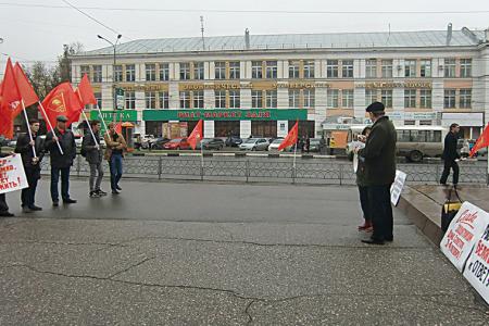 Иваново. Митинг, посвящённый памяти расстрелянных защитников Советской власти в октябре 1993 года