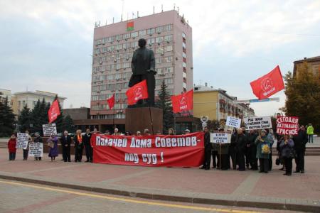 Сегодня актуально красное! Состоялась акция брянских коммунистов в память о погибших защитниках Верховного Совета 