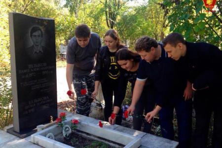 Самарские комсомольцы почтили память Павла Шлыкова, павшего за власть Советов осенью 1993 года