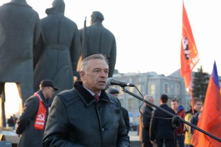 «Преступление без срока давности». Жители Новосибирска вспомнили расстрел Верховного Совета