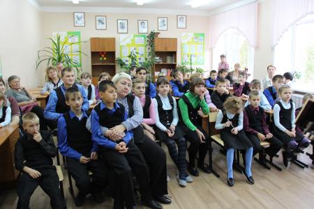 Рязанские коммунисты приехали с подарками в интернат для детей-сирот