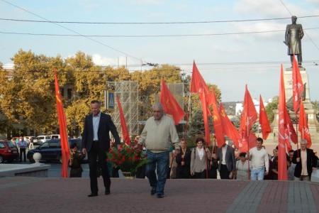 «Мы помним, мы не простим». В Севастополе состоялся митинг-реквием, посвящённый трагическим событиям октября 1993 года