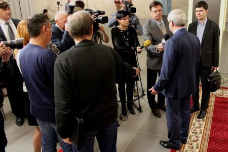 Посол Республики Беларусь Игорь Петришенко вручил Ивану Мельникову Орден Почета