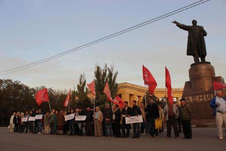 Волгоградские коммунисты почтили память защитников советской власти