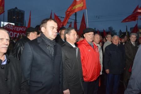 «Памяти советских патриотов верны!» В Москве прошли митинг и шествие, посвященные трагическим событиям сентября-октября 1993 года