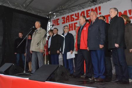 «Памяти советских патриотов верны!» В Москве прошли митинг и шествие, посвященные трагическим событиям сентября-октября 1993 года