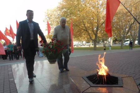 «Мы помним, мы не простим». В Севастополе состоялся митинг-реквием, посвящённый трагическим событиям октября 1993 года