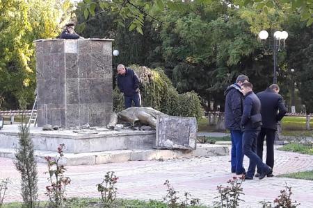 Республика Крым. В Судаке уничтожен памятник Ленину