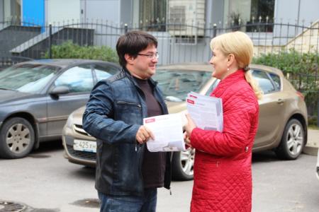 Новгородские коммунисты проводят пикеты, приуроченные к очередной годовщине расстрела Белого дома