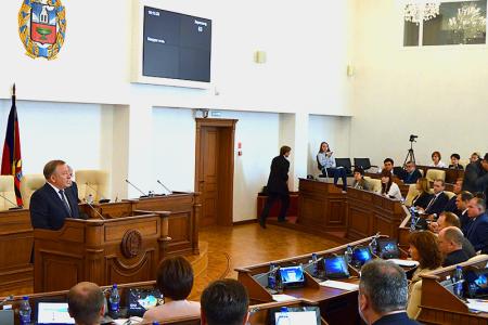 Алтайский край. Депутаты-коммунисты приняли участие в работе первой сессии АКЗС
