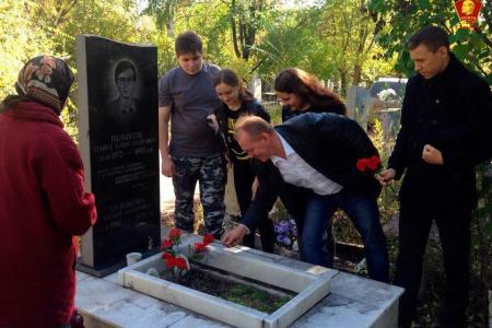 Самарские комсомольцы почтили память Павла Шлыкова, павшего за власть Советов осенью 1993 года