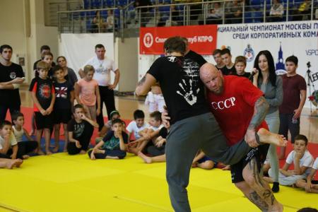 В тренировке спортклуба КПРФ и Джеффа Монсона приняли участие 150 детей