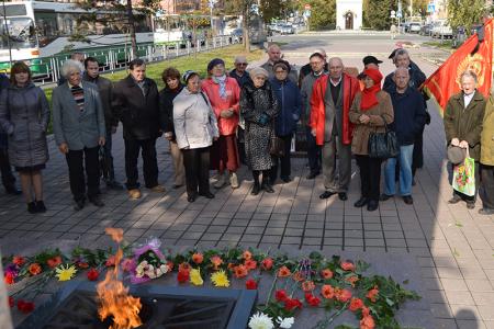 «Не забудем и не простим!». Коммунисты Барнаула провели памятную акцию 4 октября