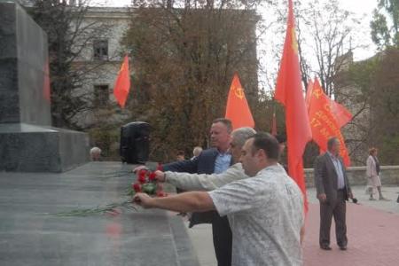 «Мы помним, мы не простим». В Севастополе состоялся митинг-реквием, посвящённый трагическим событиям октября 1993 года