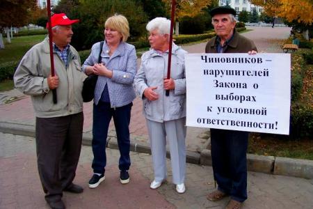 В Орловской области прошли пикеты, посвящённые 23-й годовщине расстрела Верховного Совета