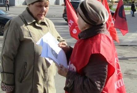 Курганские коммунисты провели серию акций протеста, посвященных трагическим событиям 1993 года 