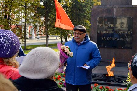 «Не забудем и не простим!». Коммунисты Барнаула провели памятную акцию 4 октября