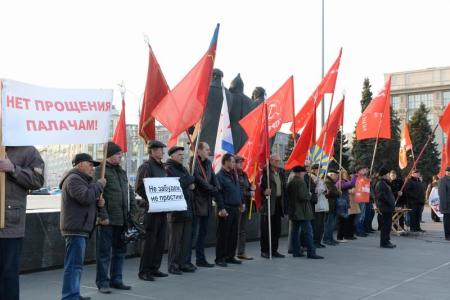 «Преступление без срока давности». Жители Новосибирска вспомнили расстрел Верховного Совета