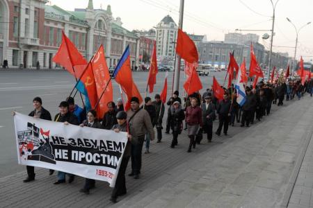 «Преступление без срока давности». Жители Новосибирска вспомнили расстрел Верховного Совета