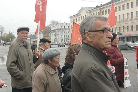 Иваново. Митинг, посвящённый памяти расстрелянных защитников Советской власти в октябре 1993 года