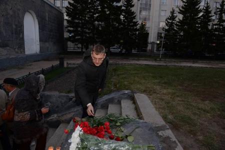 «Преступление без срока давности». Жители Новосибирска вспомнили расстрел Верховного Совета