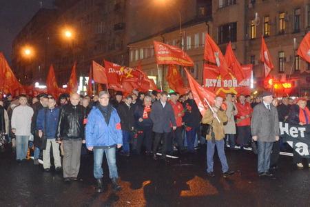 «Памяти советских патриотов верны!» В Москве прошли митинг и шествие, посвященные трагическим событиям сентября-октября 1993 года