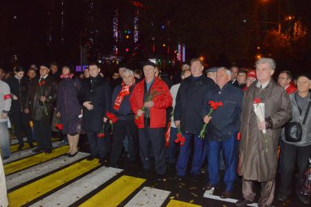 «Памяти советских патриотов верны!» В Москве прошли митинг и шествие, посвященные трагическим событиям сентября-октября 1993 года